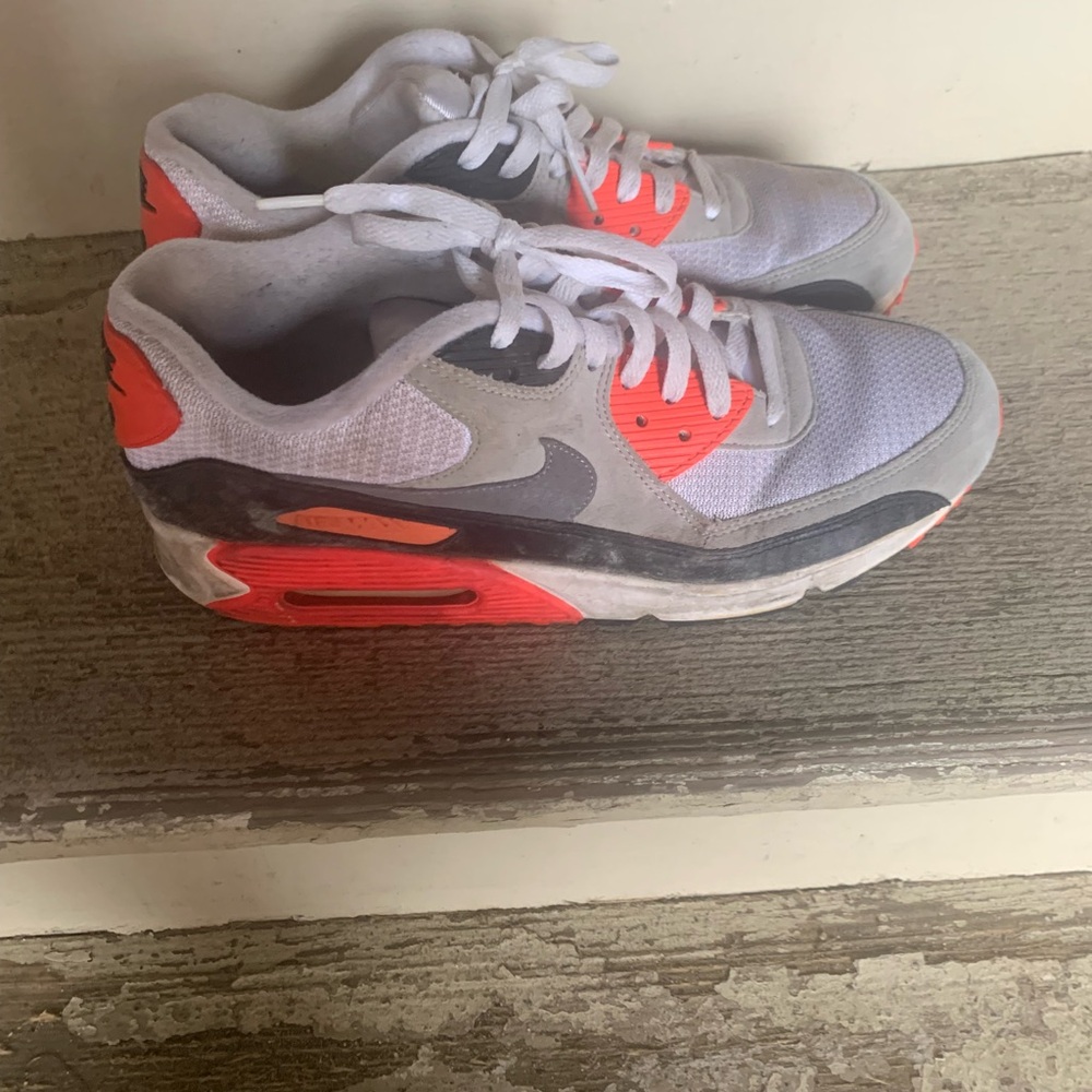 Nike Air Max 90 Sneakers - White and Red